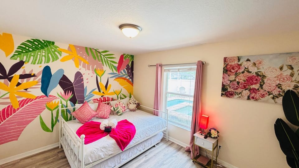 Bed, TV and multimedia, Photo of the whole room, Bedroom, towels