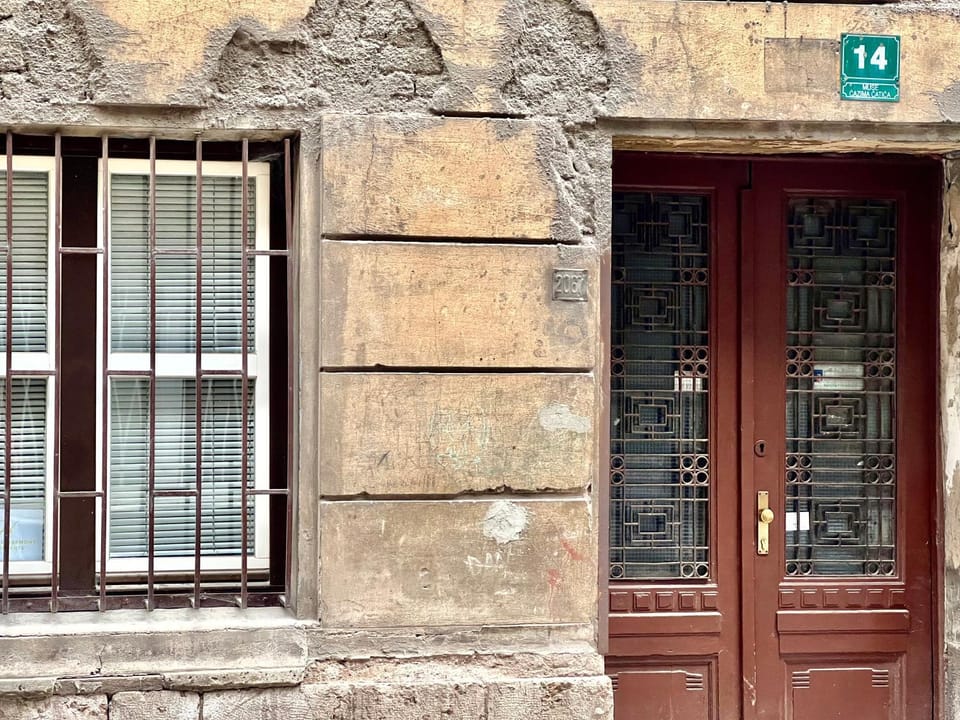 Property building, Facade/entrance, Day, Location