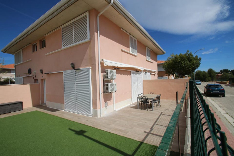 Property building, Facade/entrance, Off site