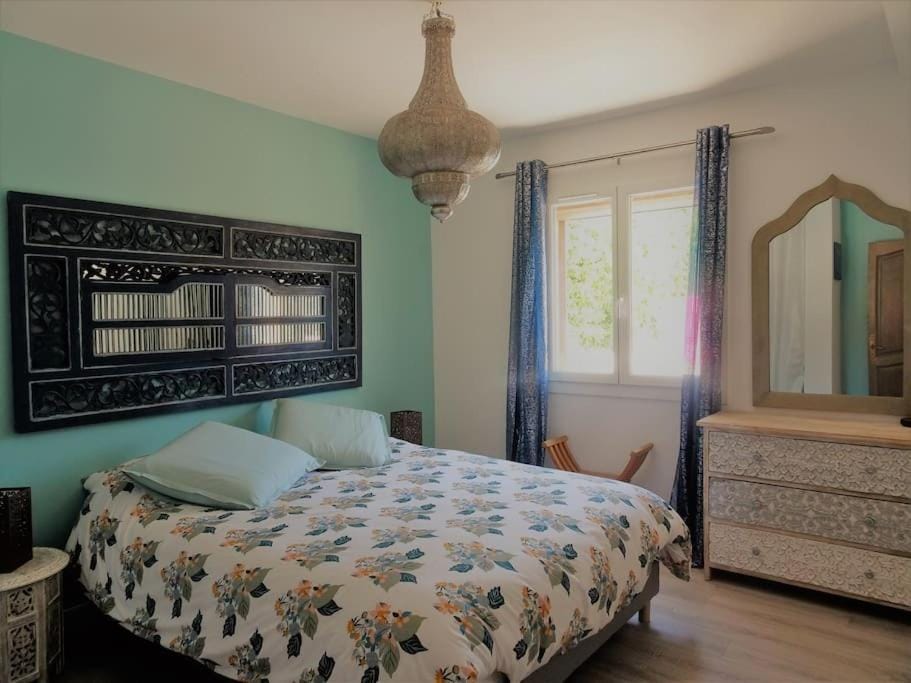 Villa au calme avec piscine proche Calanques de Cassis Villa in Carnoux-en-Provence