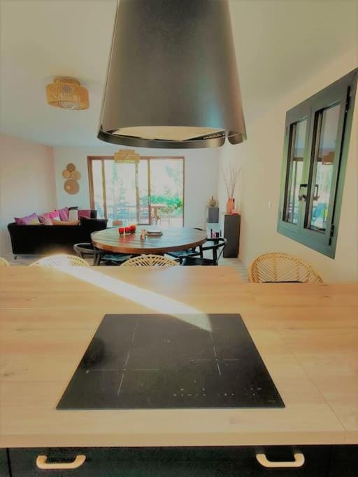 Villa au calme avec piscine proche Calanques de Cassis Villa in Carnoux-en-Provence