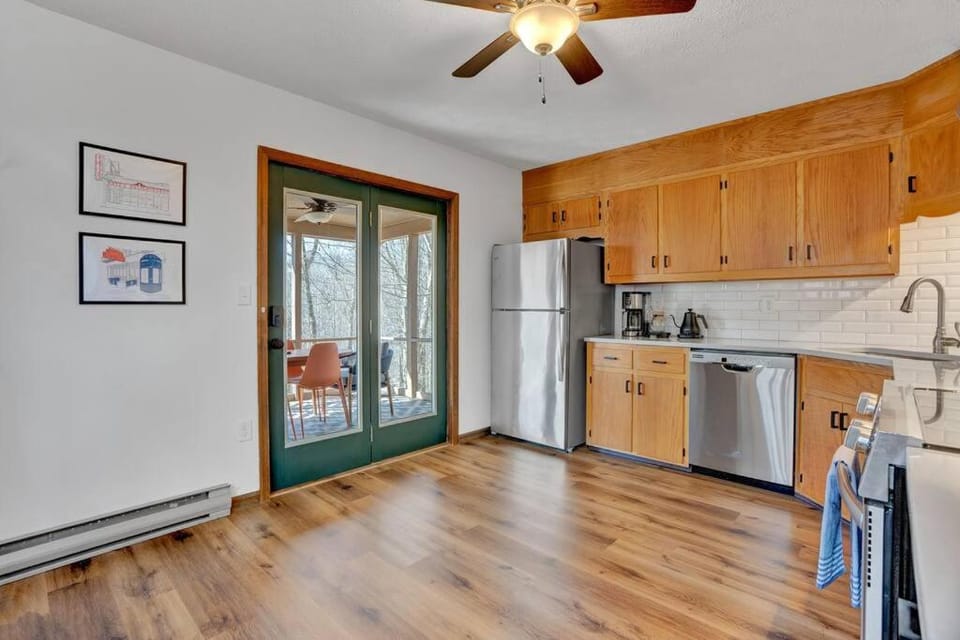 Serene & Fun Family Gem ~ Big Bass Lake Community! House in Coolbaugh Township