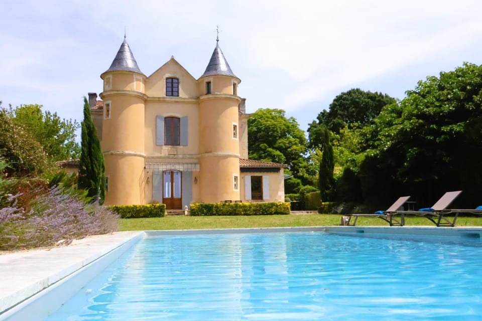 Property building, Garden, Garden view, Pool view, Swimming pool, sunbed