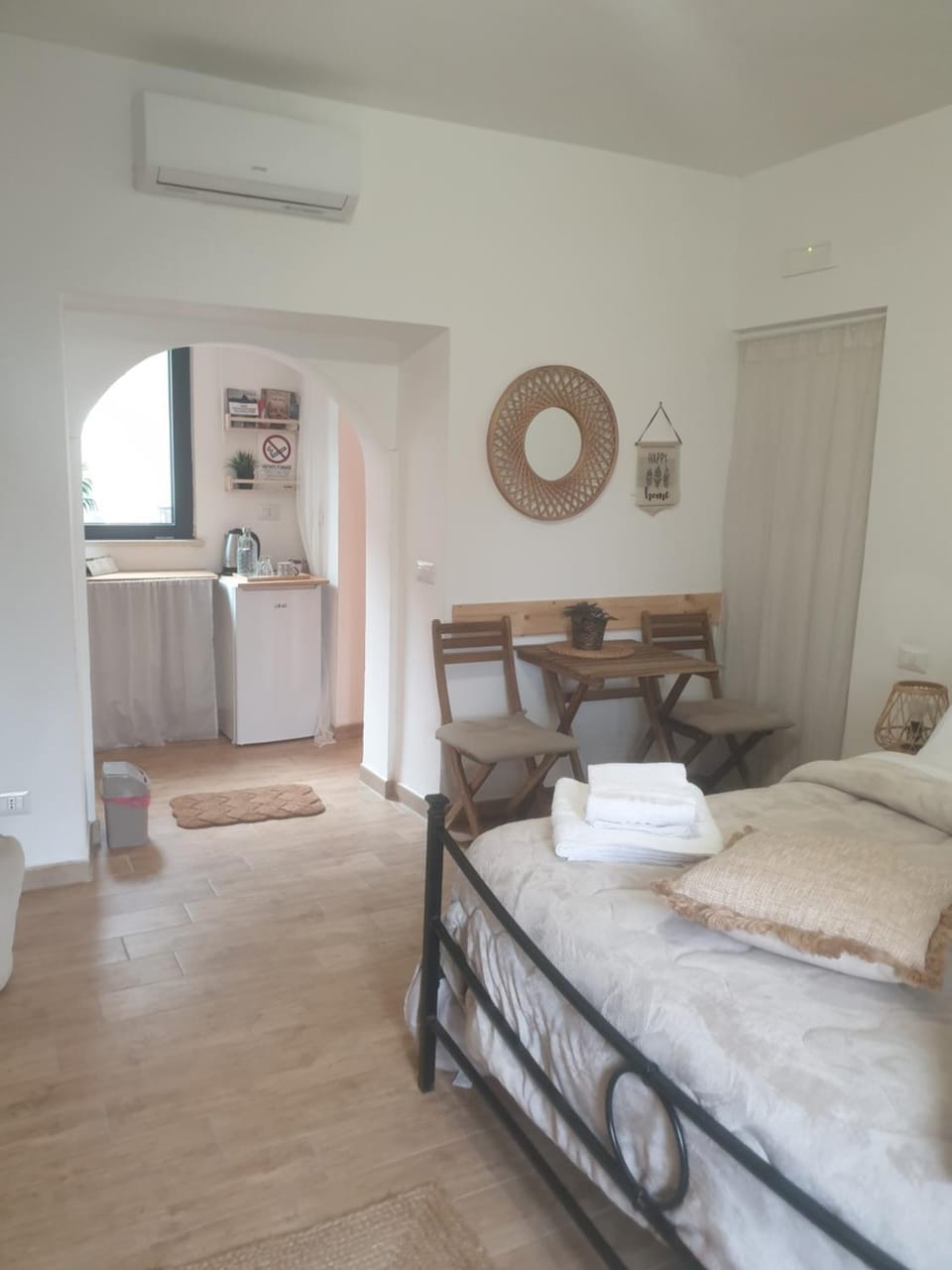 Bed, Bedroom, towels, air conditioner