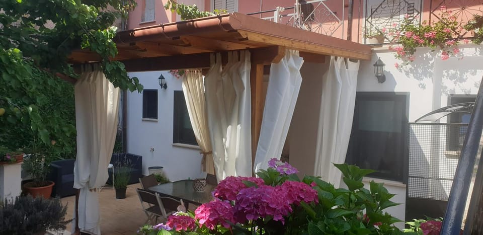 Patio, Garden view