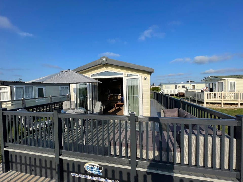 Property building, Balcony/Terrace, Balcony/Terrace