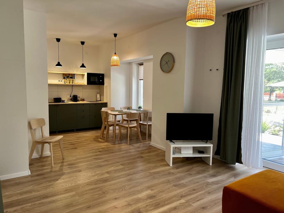 Living room, Dining area, kitchen