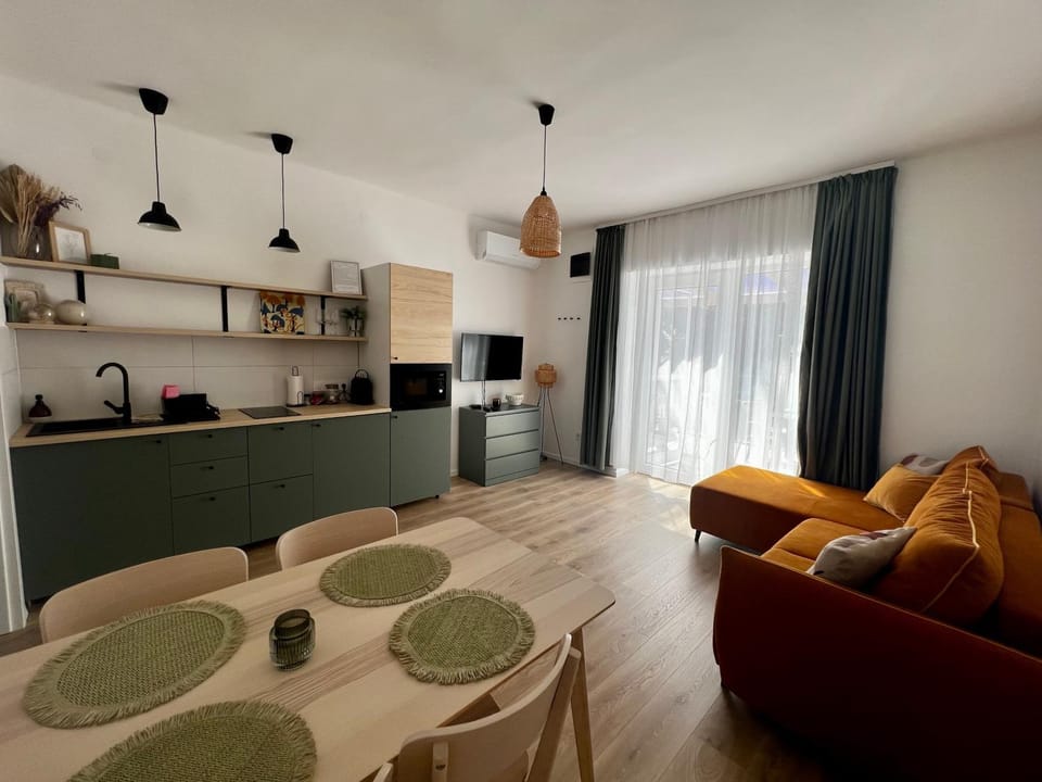 Day, Dining area, kitchen