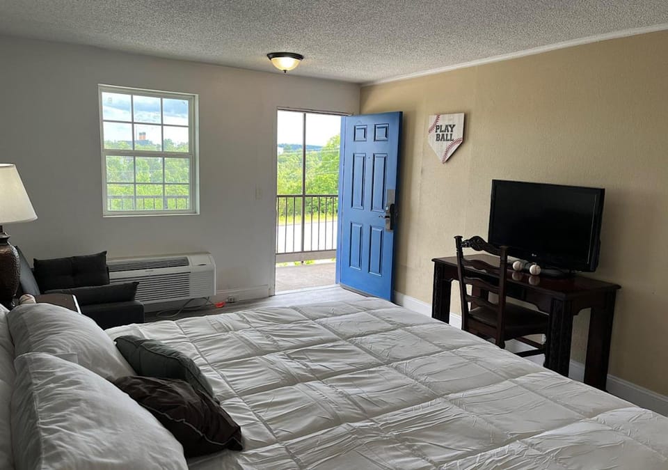 Bathroom, Bedroom, minibar