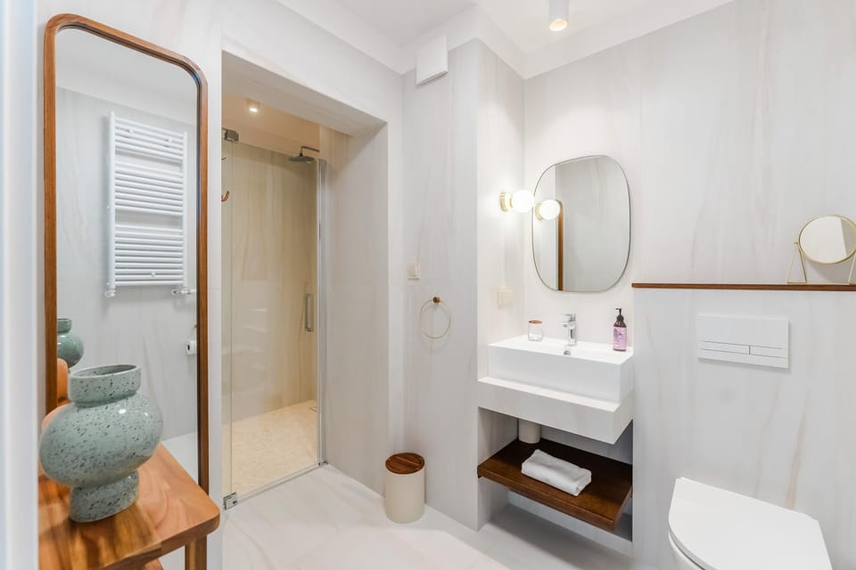 Shower, Toilet, Bathroom, towels