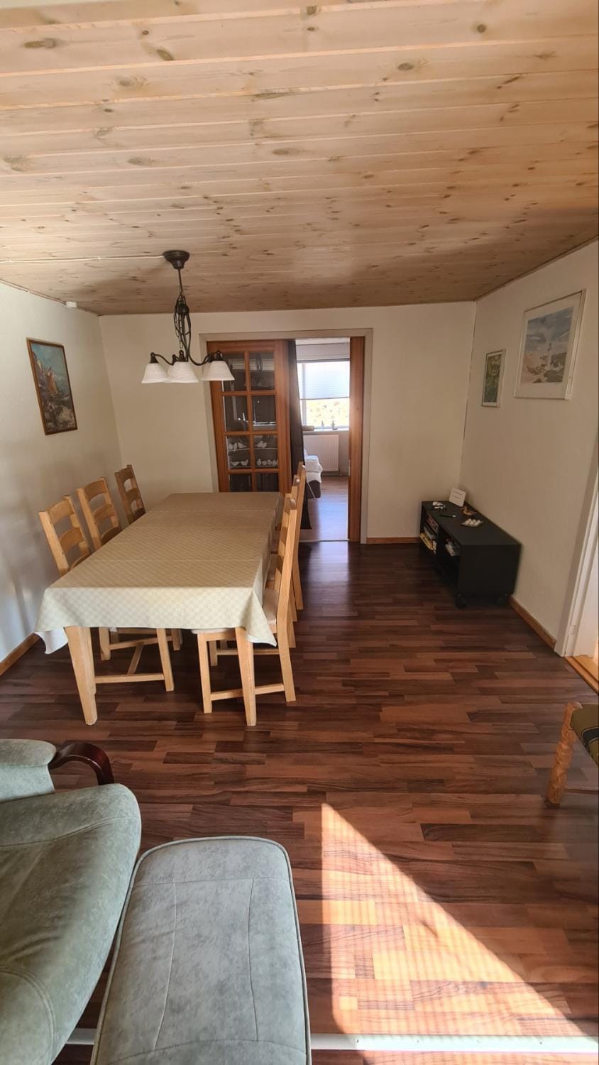 Seating area, Breakfast