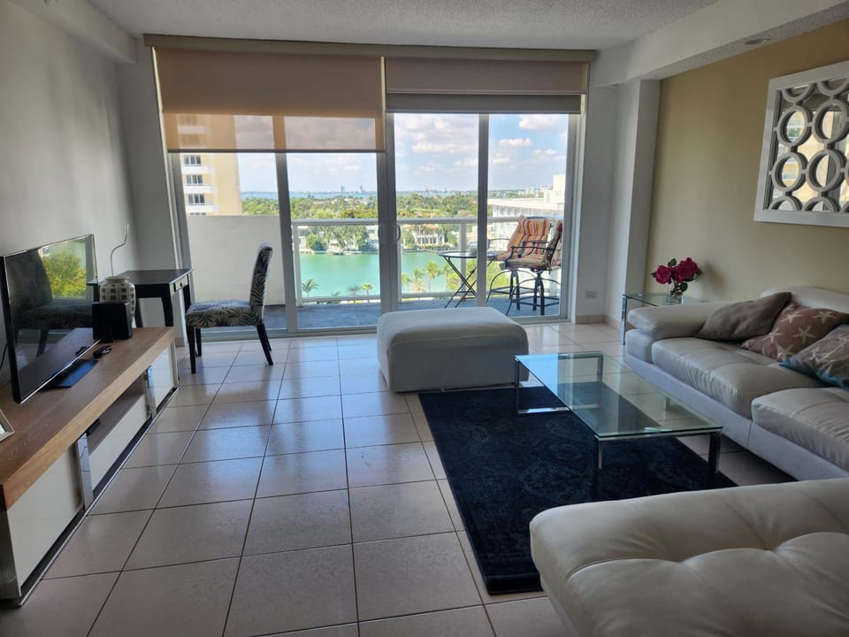 TV and multimedia, View (from property/room), Balcony/Terrace, Living room, Seating area