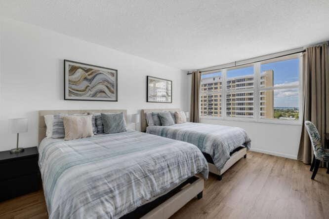 Entire Beach Front Condo w/ pool Amazing view 4pax Apartment in Miami Beach