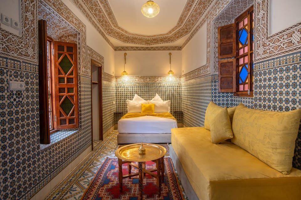 Bed, Living room, Photo of the whole room, Seating area