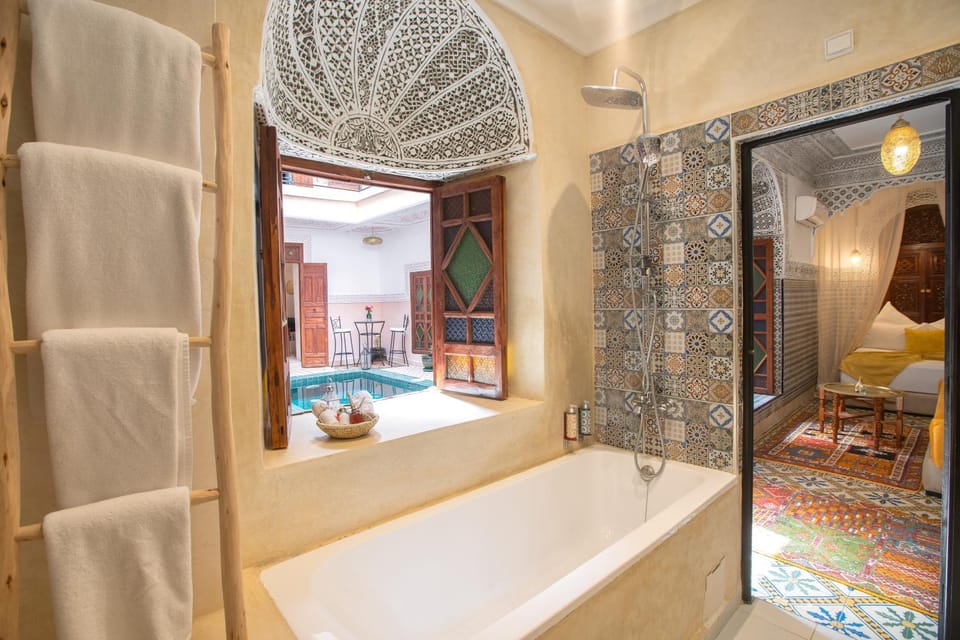 Hot Tub, Bathroom