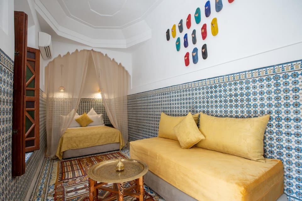 Bed, Seating area