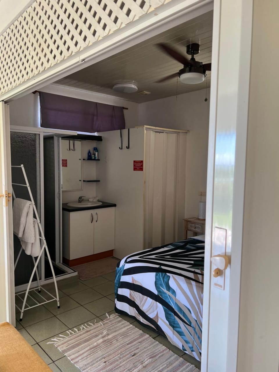 DAMYR PLACE Bed and Breakfast in Fa'a'ā