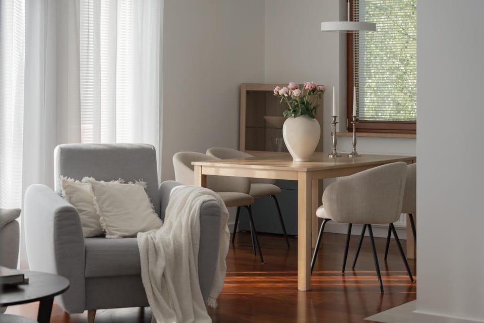 Living room, Seating area, Dining area