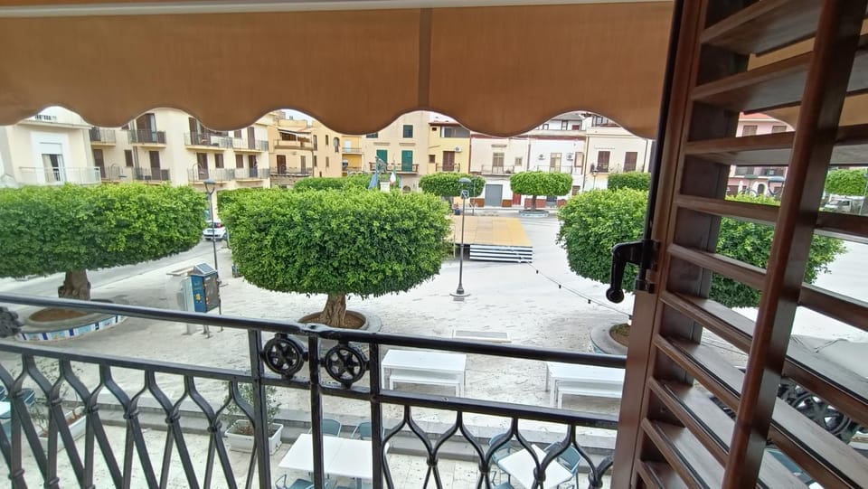 Property building, Neighbourhood, View (from property/room), Balcony/Terrace, Street view