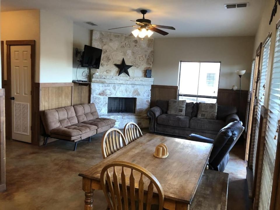 Garner State Park/Frio River Getaway in Concan Apartment in Concan