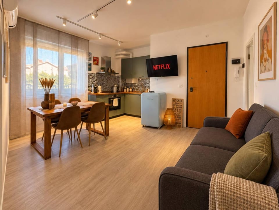 Communal lounge/ TV room, TV and multimedia, Kitchen or kitchenette, Living room, Seating area, kitchen