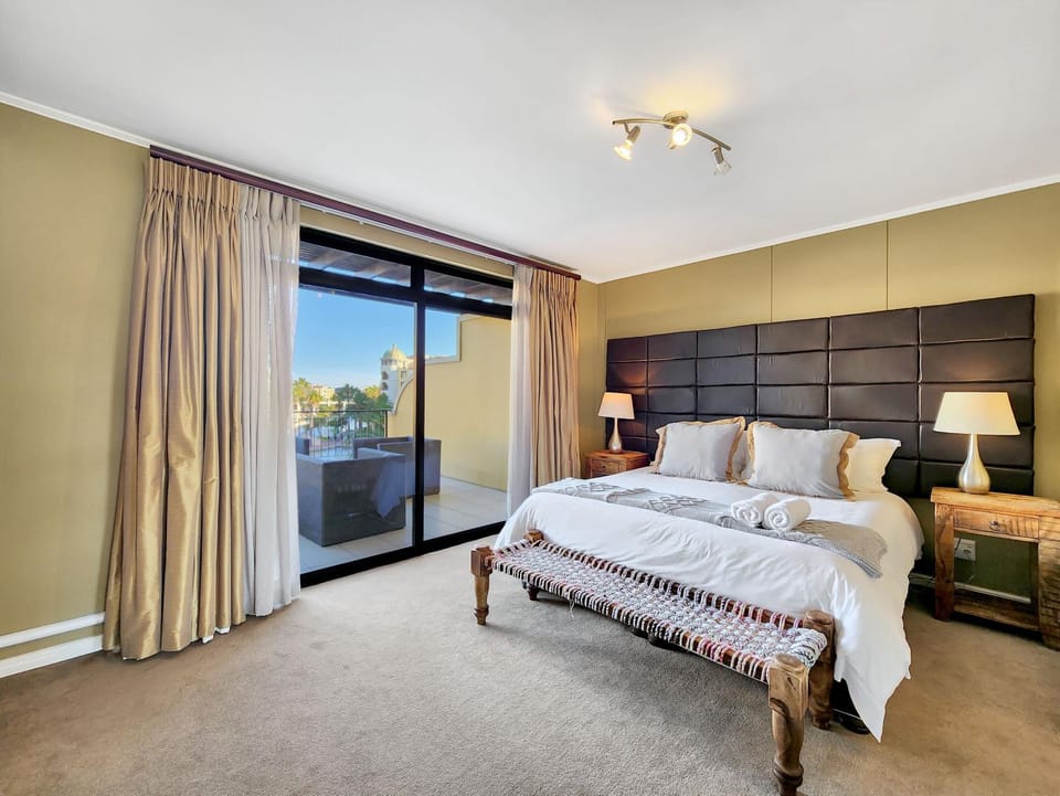 Balcony/Terrace, Bedroom, Lake view
