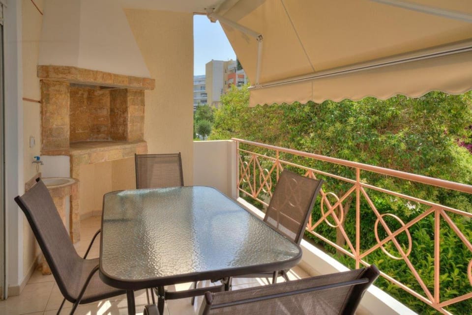Elegant 100m2 - Family Apartment with Sea View Apartment in South Athens