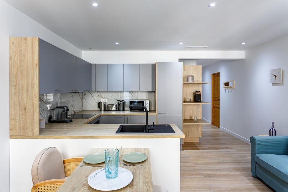 Kitchen or kitchenette, Living room