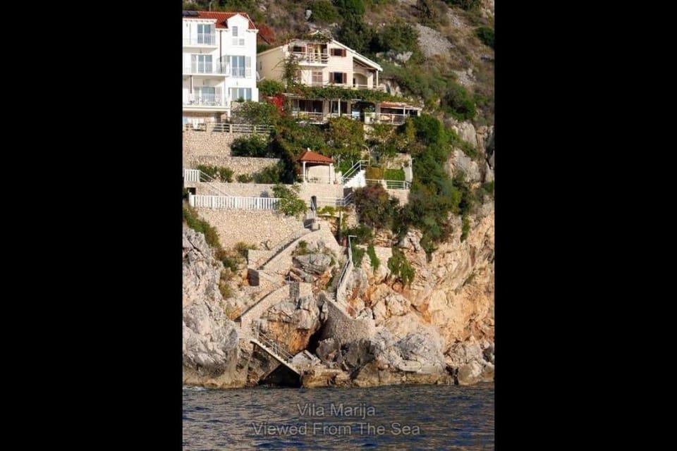 Unique Dalmatian Seafront Villa - Set in a 300 m2 Mediterranean garden with private beach, large pool and terrace. Villa in Dubrovnik-Neretva County