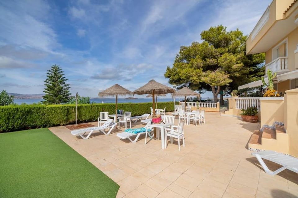 Garden view, Pool view, Sea view, Swimming pool, sunbed