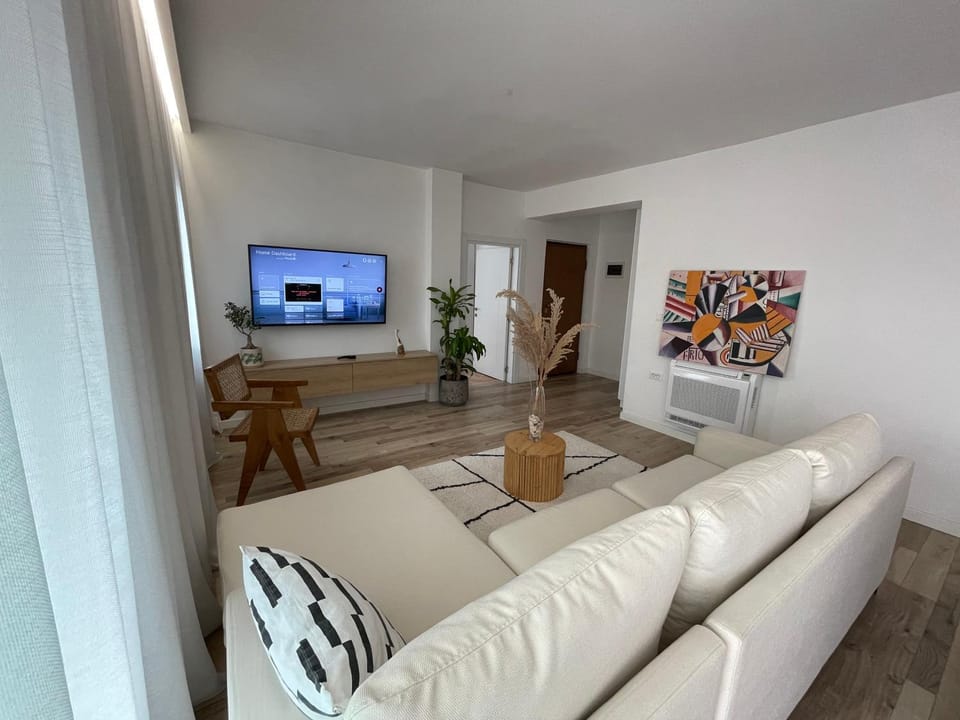 Communal lounge/ TV room, TV and multimedia, Living room, Evening entertainment
