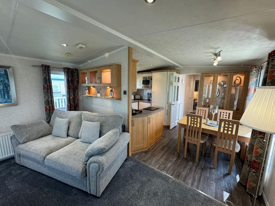 Kitchen or kitchenette, Living room, Seating area, Dining area, pet friendly