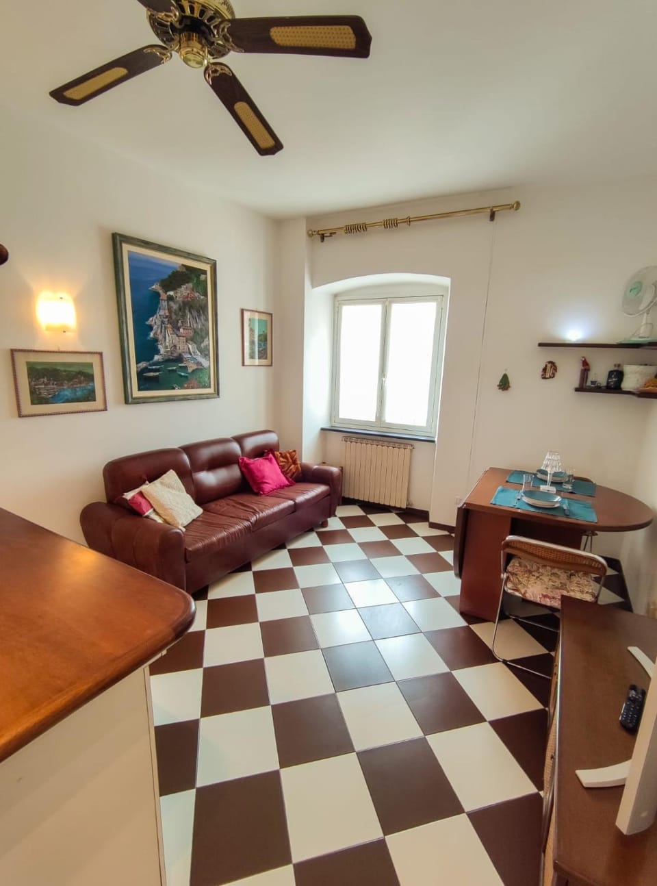 Living room, Dining area, fireplace