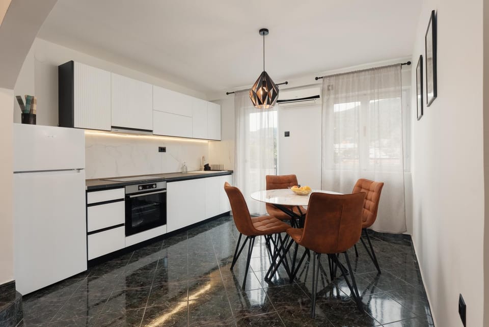 Kitchen or kitchenette, Dining area, pet friendly