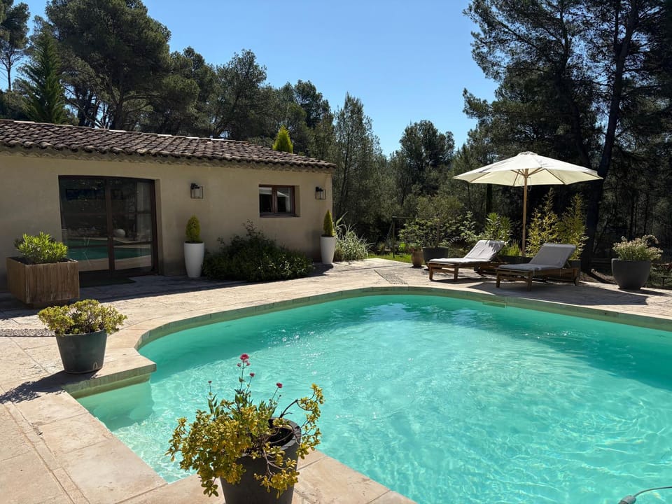 Gîte de charme La Manola House in La Roque-d'Anthéron