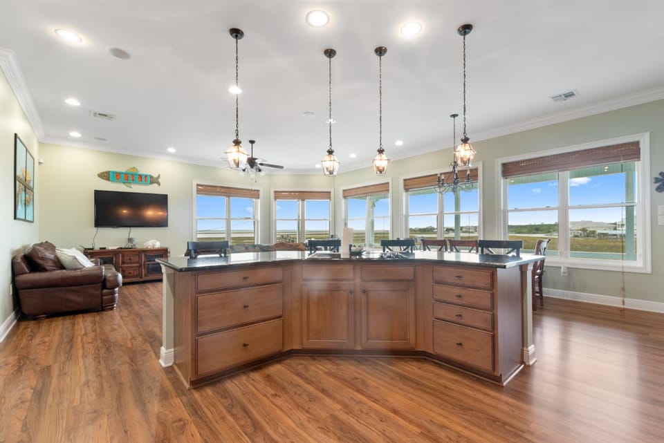 TV and multimedia, Kitchen or kitchenette, Living room, kitchen
