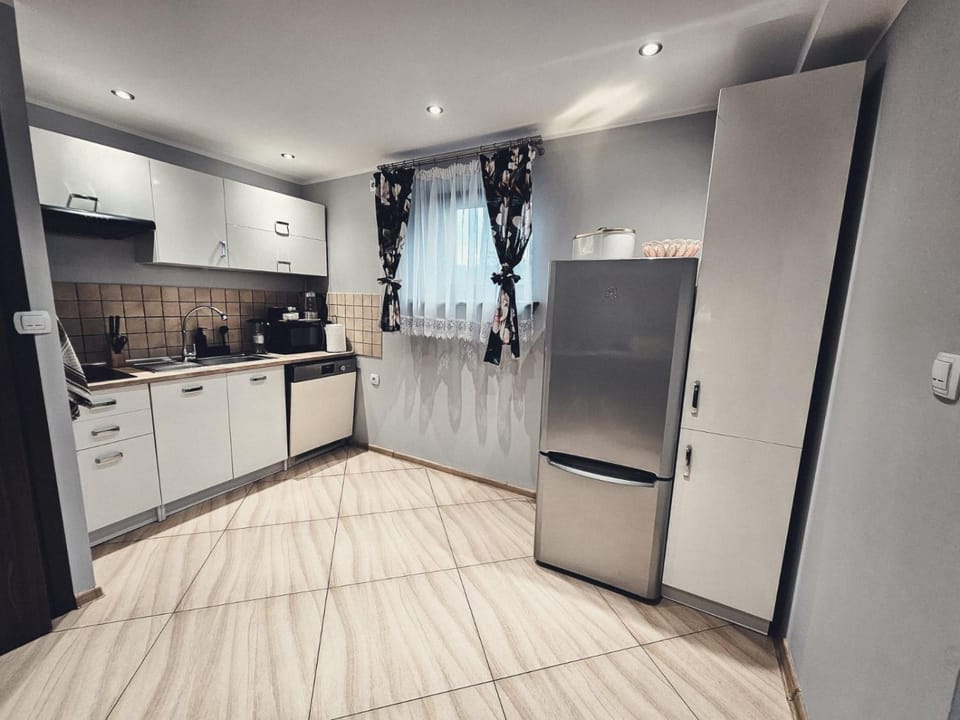 Kitchen or kitchenette, dishwasher