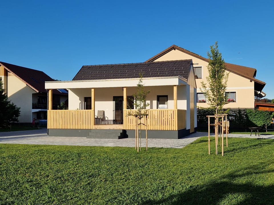 Property building, Day, Natural landscape, Garden view, Parking