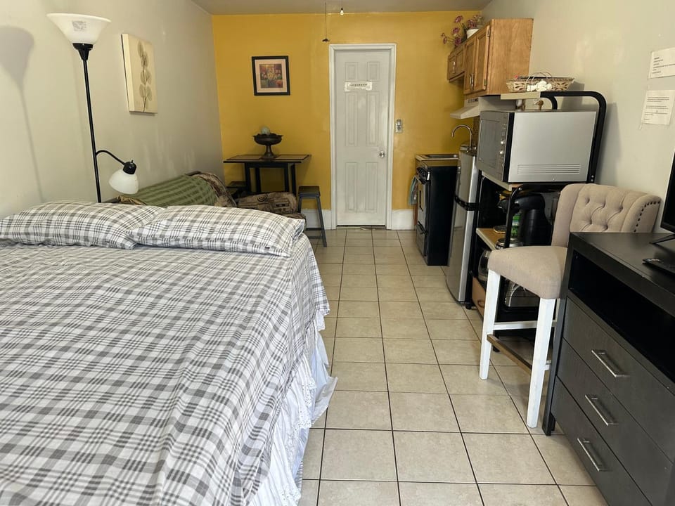 Full bed studio near Temple and Center city Philadelphia Apartment in Philadelphia