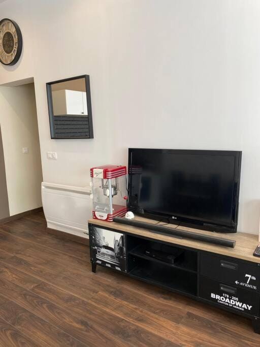 Logement moderne, dans mon jardin, près de Paris et stade de France avec place de stationnement Apartment in Île-de-France