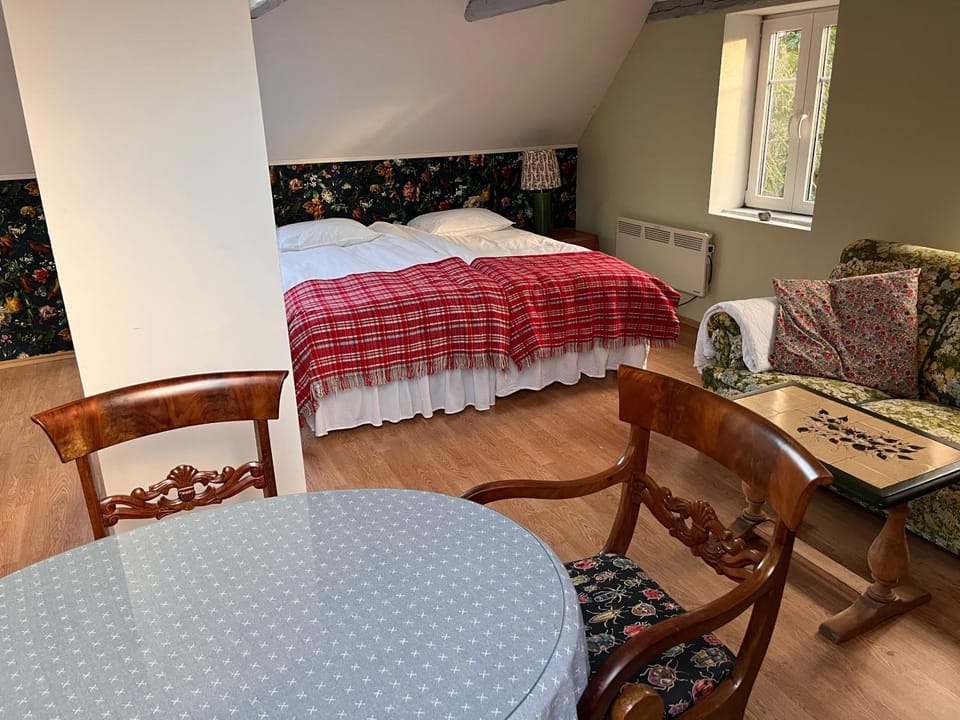 Bed, Photo of the whole room