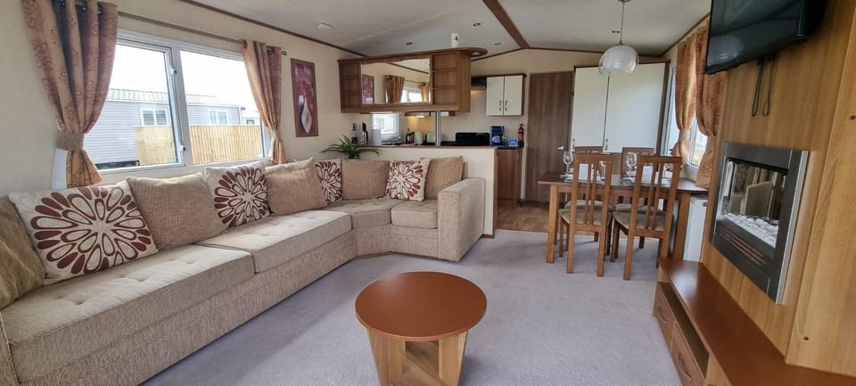 Living room, Dining area, kitchen