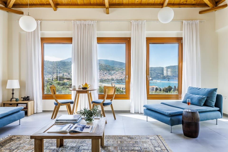 Living room, Photo of the whole room, Seating area, City view, Garden view, Mountain view, Sea view, hair dresser
