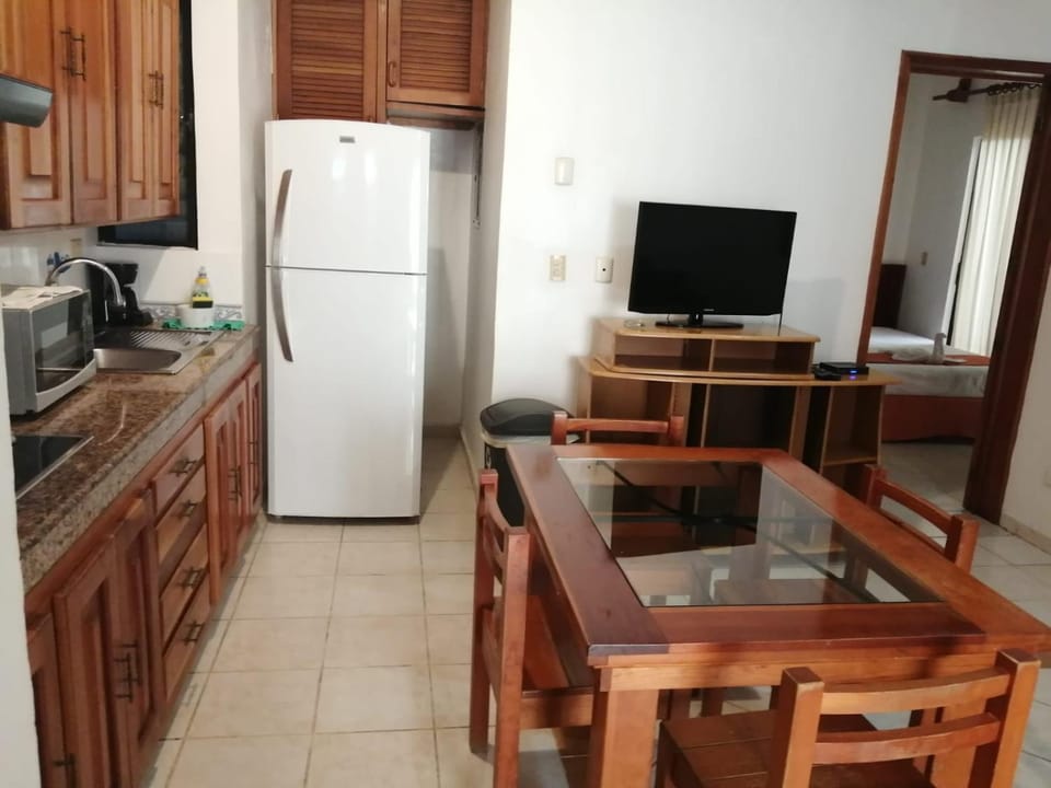 TV and multimedia, Kitchen or kitchenette, Dining area, minibar, toaster