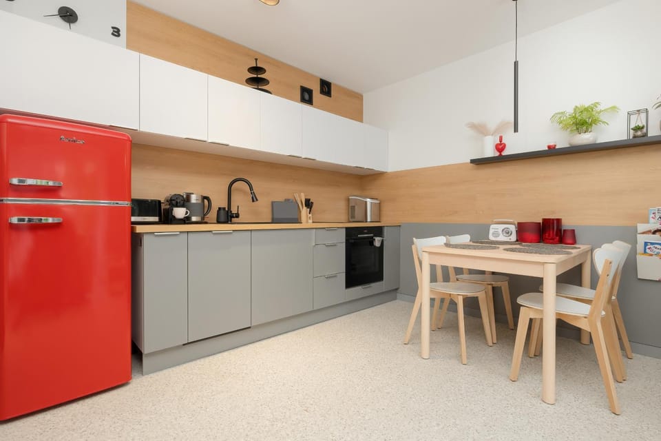 Coffee/tea facilities, Kitchen or kitchenette, Dining area, dishwasher, oven, pet friendly, stove, toaster