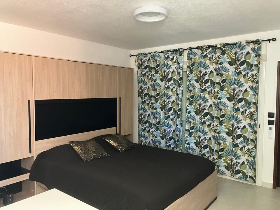 STUDIO MEUBLE RESIDENCE ESTUDOM - HIBISCUS - UNIVERSITE DE CAYENNE Apartment in Cayenne