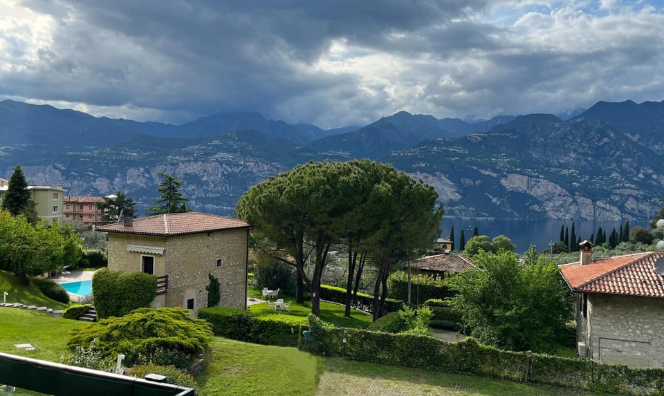 Lake view, Mountain view, Pool view