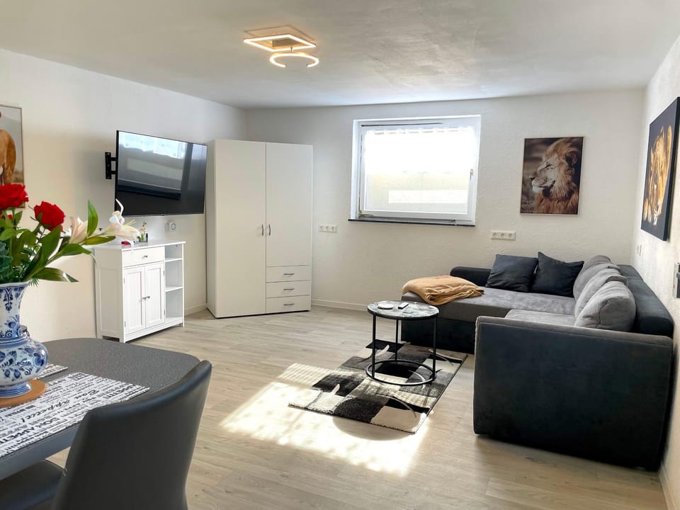RobinsHomes-Weddel Apartment in Brunswick