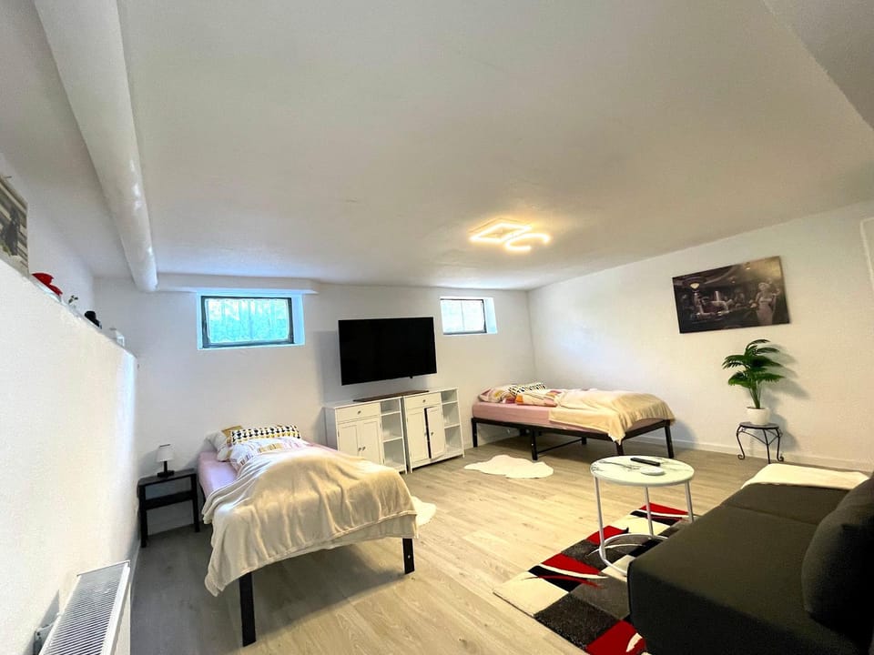 RobinsHomes-Weddel Apartment in Brunswick