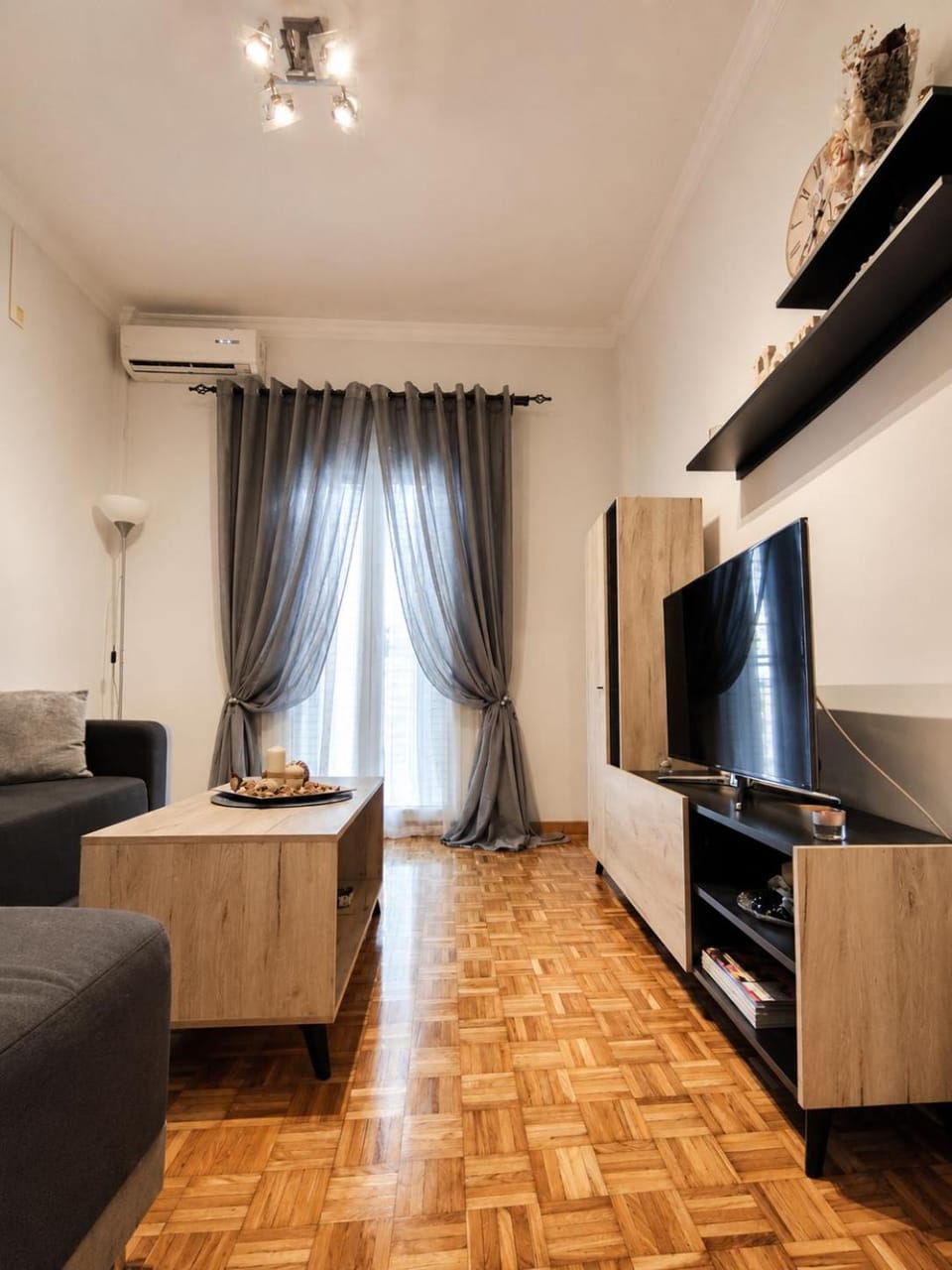 TV and multimedia, Balcony/Terrace, Balcony/Terrace, Living room, Seating area, Evening entertainment, air conditioner